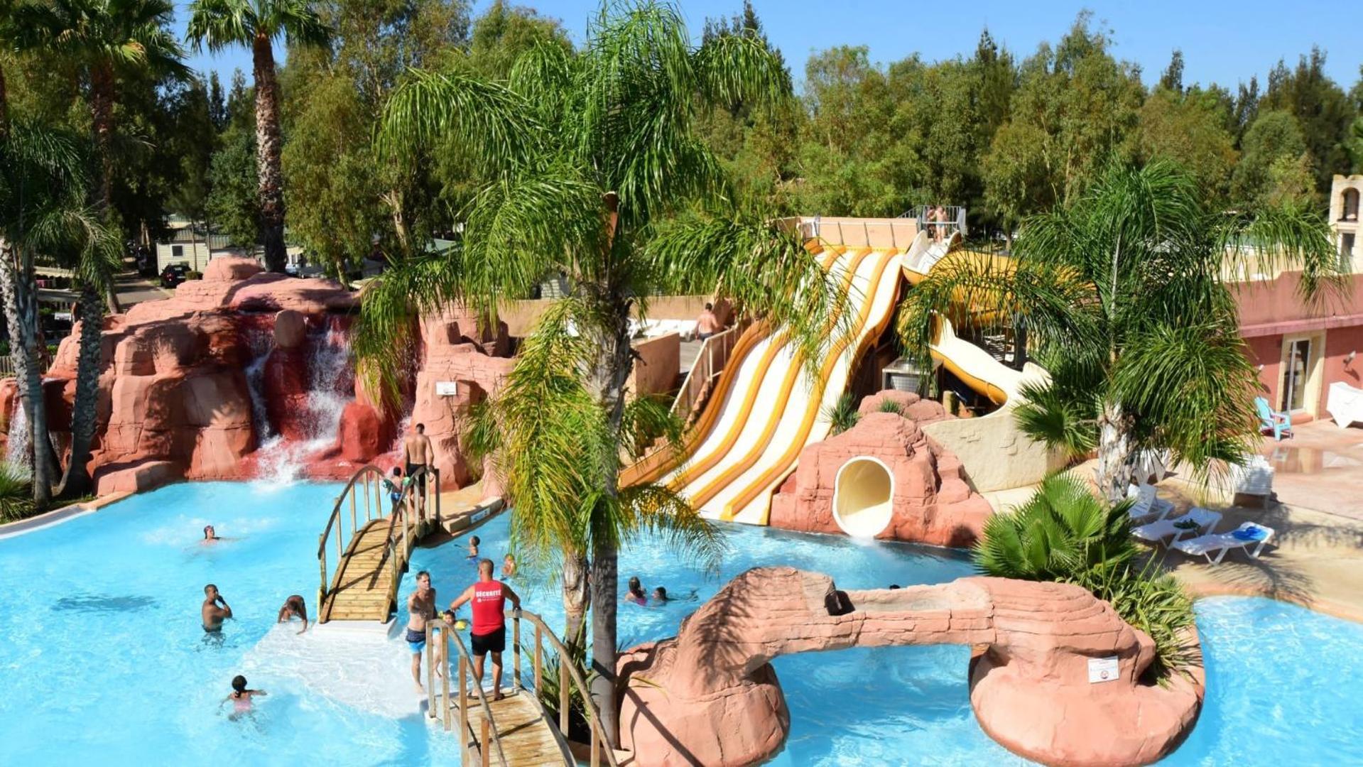 Camping Les Palmiers อิแยร์ ภายนอก รูปภาพ